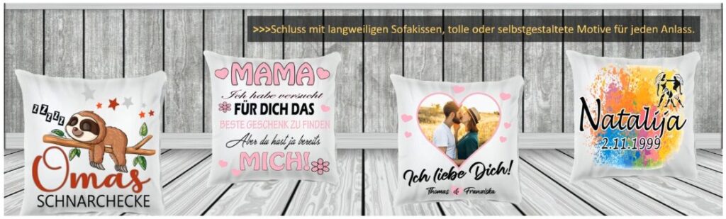 Kissen vor einer schöner Holzwand mit verschiednene Motiven