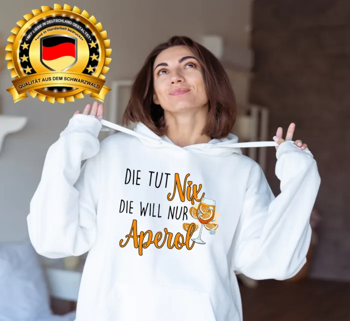 Die tut nix die will nur Aperol– Unisex Kapuzen Hoodie – Bild 3