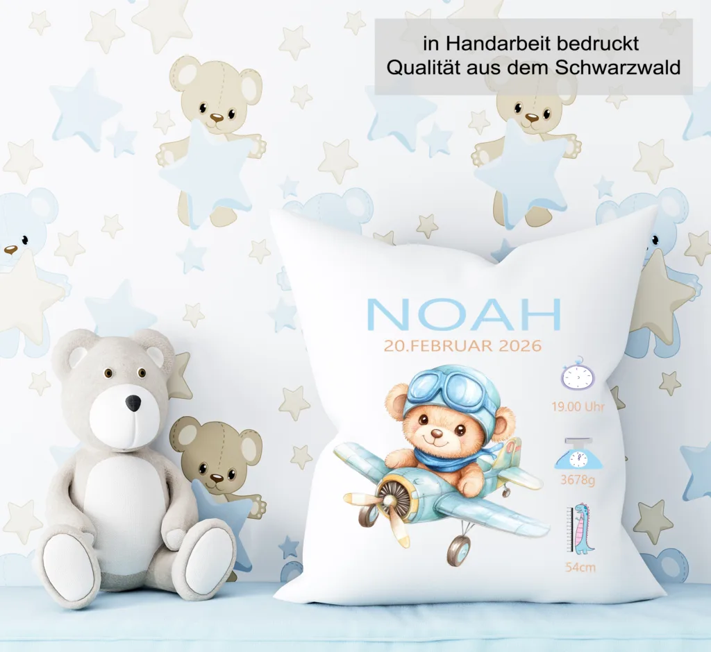 Geburtskissen mit einem Teddy im Flugzeug un dden Geburtsdaten des Kindes