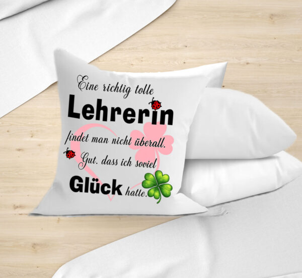 Deko Kissen 40x40 Cm Mit Spruch Fuer Lehrerin Weisses Sofakissen Als Persoenliches Geschenk Und Dankeschoen Fuer Eine Tolle Lehrerin Deko Kissen 40x40 Cm Mit Spruch Fuer Lehrerin Weisses Sofakissen Als Persoenliches Geschenk Und Dankeschoen Fuer Eine Tolle Lehrerin