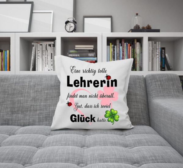 Deko Kissen 40x40 Cm Mit Spruch Fuer Lehrerin Weisses Sofakissen Als Persoenliches Geschenk Und Dankeschoen Fuer Eine Tolle Lehrerin Deko Kissen 40x40 Cm Mit Spruch Fuer Lehrerin Weisses Sofakissen Als Persoenliches Geschenk Und Dankeschoen Fuer Eine Tolle Lehrerin