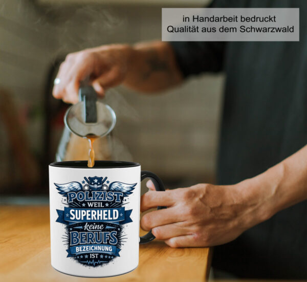Mann Mit Polizist Tasse Mit Lustigem Superheld Spruch Und Blauem Polizei Design Als Geschenk