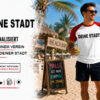 Mann Traegt Personalisiertes Deine Stadt T Shirt Am Strand Auf Mallorca