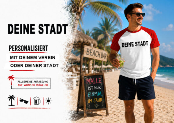 Mann Traegt Personalisiertes Deine Stadt T Shirt Am Strand Auf Mallorca