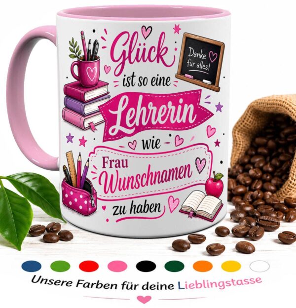Personalisierte_Lehrerin_Tasse_mit_Wunschname_und_Spruch_Gl_ck_ist_so_eine_Lehrerin_wie_Frau_Wunschname_zu_haben_in_Pink_mit_Schulmotiven