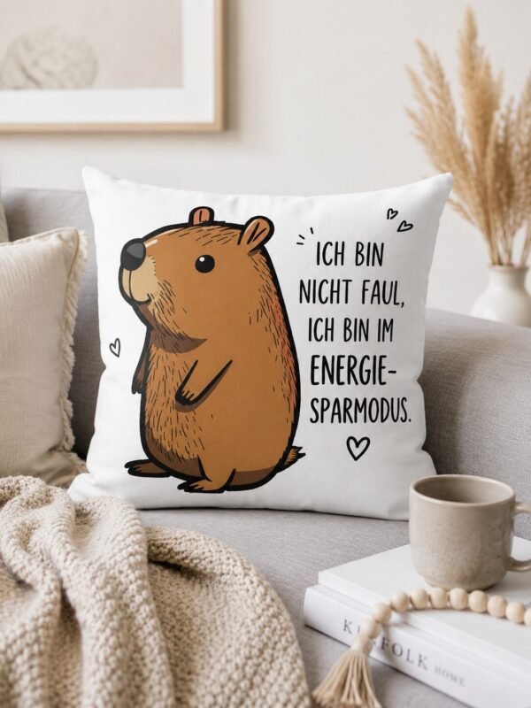 Deko Kissen Mit Schoenem Spruch Und Capybara Ich Bin Nicht Faul Ich Bin Im Energiesparmodus Auf Dem Sofa Deko Kissen Mit Schoenem Spruch Und Capybara Ich Bin Nicht Faul Ich Bin Im Energiesparmodus Auf Dem Sofa
