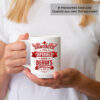 Frau Trinkt Aus Einer Schoener Weissen Keramik Tasse Mit Dem Spruch Sanitaeter Weil Superheld Keine Berufsbezeichnung Ist