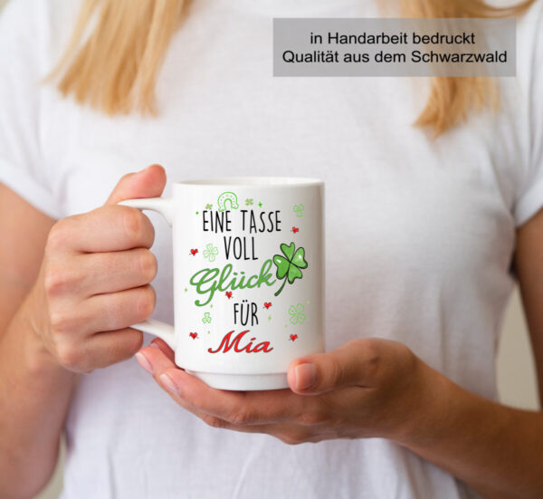 Keramik Tasse Mit Schoenem Spruch Eine Tasse Voll Glueck Fuer Personalisiert Mit Wunschnamen Bild_Frau