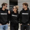 Maenner Und Frauen In Einem Schoener Kapuzen Hoodie In Schwarz Mit Deinem Wunschtext Bestickt