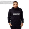 Mann In Einem Schoener Kapuzen Hoodie In Schwarz Mit Deinem Wunschtext Bestickt