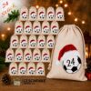 Adventskalender Mit 24 Baumwoll Saeckchen Und Fussballmotiv Im Weihnachtsmannhut Zum Selbstbefuellen1