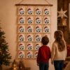 Kinder Entdecken Einen Fussball Adventskalender Mit 24 Baumwoll Saeckchen Und Nummerierten Fussbaellen