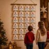 Kinder Mit Schneemann Adventskalender An Der Wand Mit 24 Baumwoll Saeckchen Zum Befuellen. Wiederverwendbar Liebevoll Gestaltet Und Perfekt Fuer Kinder Erwachsene. Jetzt Entdecken