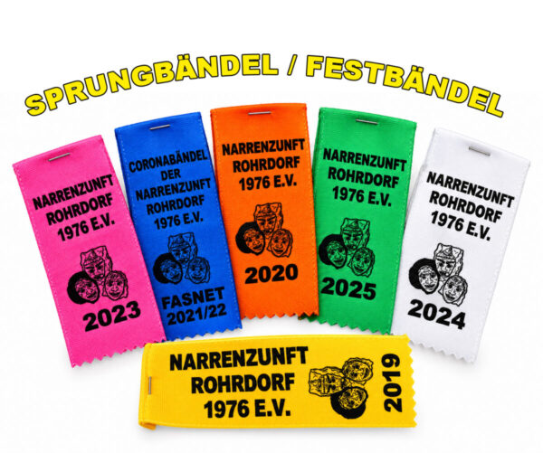 Festbaendel Der Narrenzunft Rohrdorf 1976 E.V. In Verschiedenen Farben Und Jahrgaengen – Farbige Stoffbaendel Als Produktstapel
