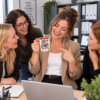 Kolleginnen Feiern Marias Kaffeetasse