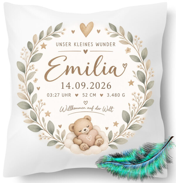 Personalisiertes Babykissen Zur Geburt Mit Dem Namen „Emilia Geburtsdatum Und Geburtsdaten. Liebevolle Aquarellillustration Mit Einem Niedlichen Teddybaeren Zarten Eukalyptuszweigen Herz