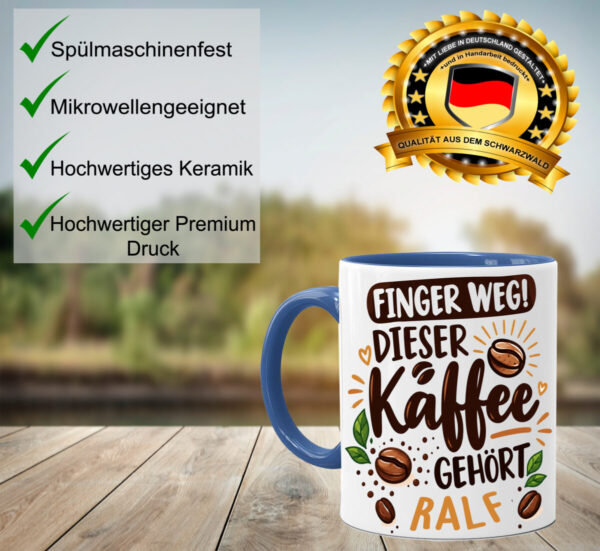 Tasse Mit Lustigem Motiv Auf Einem Tisch Mit Details Angegeben In Schoener Natur