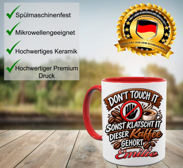 Tasse Mit Lustigem Motiv Auf Einem Tisch Mit Details Angegeben In Schoener Natur